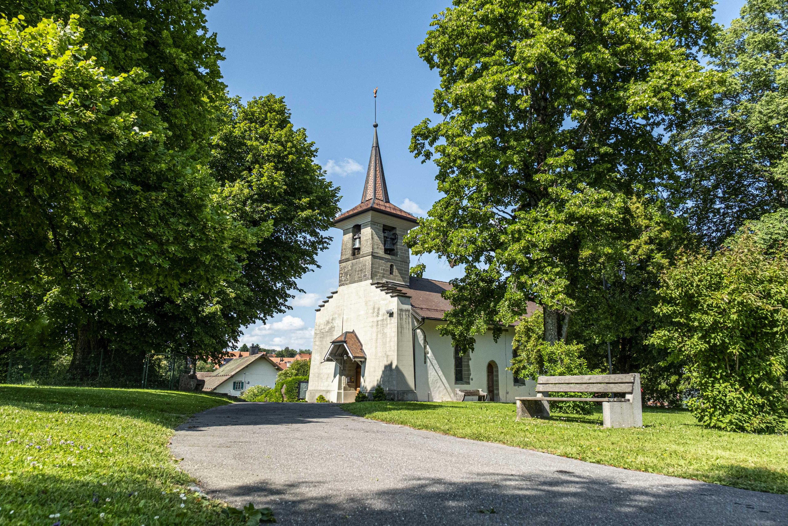 Vue du temple de Savigny